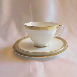 Royal Doulton Luncheon Set in Clarendon # 22184